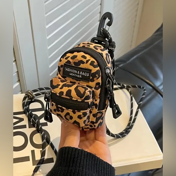 Accessories - NWOT Leopard Print Crossbody Bag